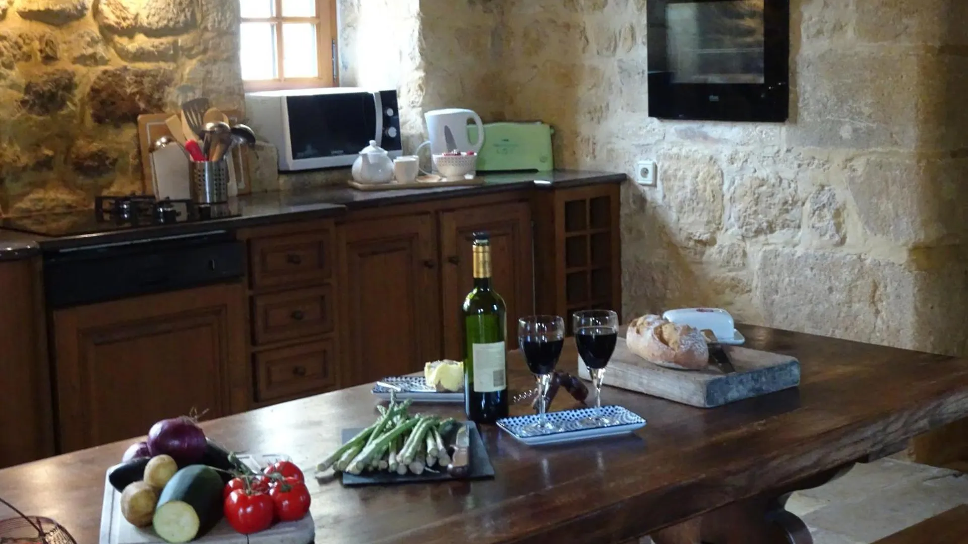 Chateau A Gourdon Dans Le Lot 구르동-앙-케르시